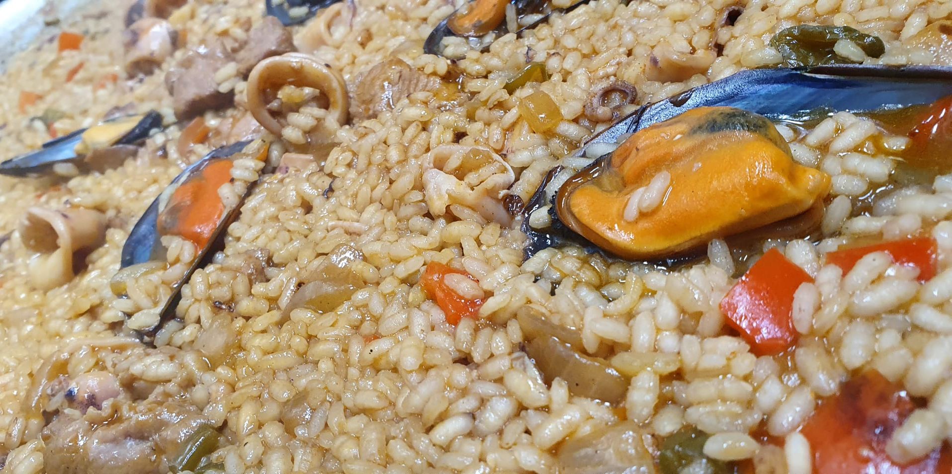 Arroz con calamares gambas y mejillones: Nuestros Arroces de Cafetería Restaurante La Victoria Arroz con calamares gambas y mejillones: Nuestros Arroces de Cafetería Restaurante La Victoria