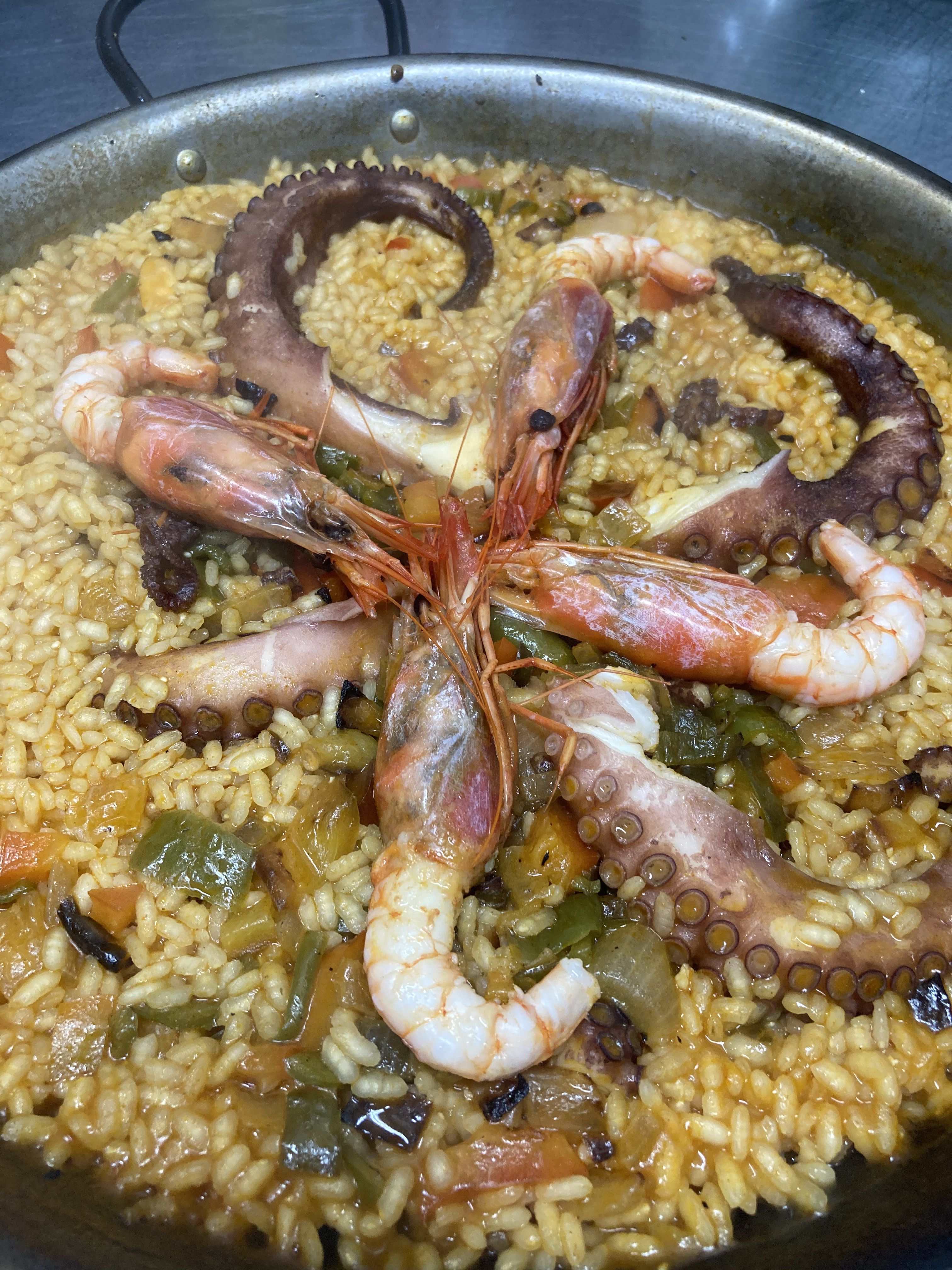 Arroz con pulpo y gambas roja: Nuestros Arroces de Cafetería Restaurante La Victoria Arroz con pulpo y gambas roja: Nuestros Arroces de Cafetería Restaurante La Victoria