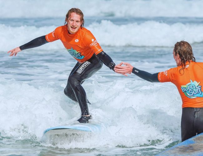 Intermedio: Servicios de Buen Surf School Intermedio: Servicios de Buen Surf School