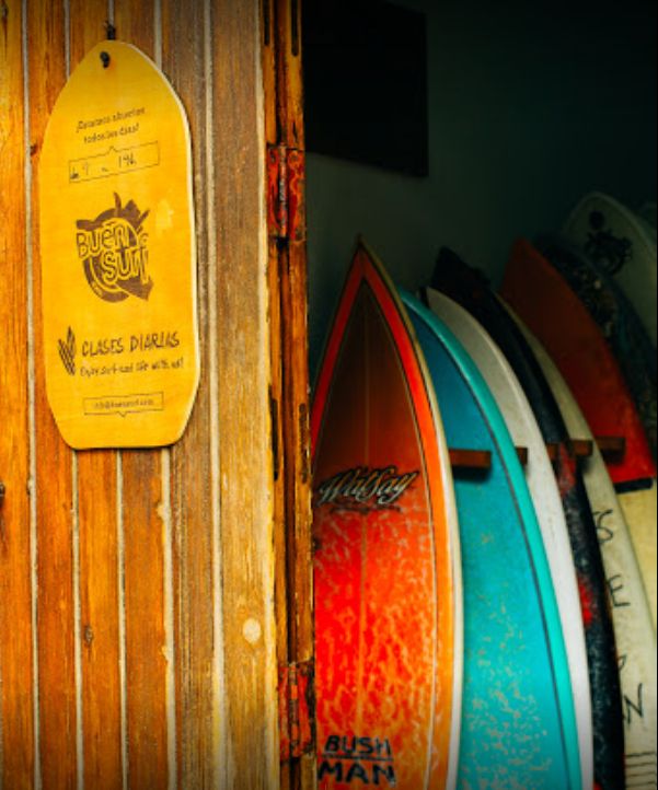 Alquiler de material de surf: Servicios de Buen Surf School Alquiler de material de surf: Servicios de Buen Surf School