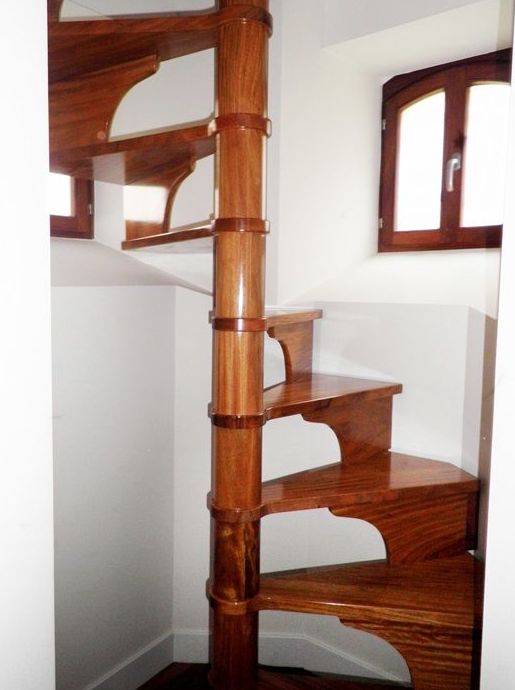 Escaleras de madera en Bizkaia: PRODUCTOS de CARPINTERIA MAZUSTEGUI S.L Escaleras de madera en Bizkaia: PRODUCTOS de CARPINTERIA MAZUSTEGUI S.L