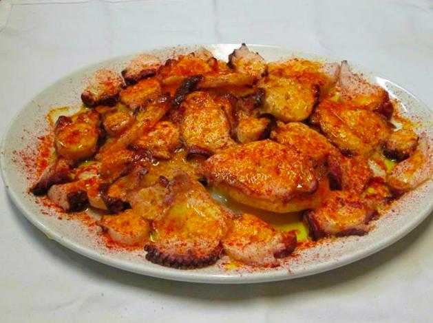 Pulpo a la Gallega: Especialidades de El Piornal y Mesón Caribe Pulpo a la Gallega: Especialidades de El Piornal y Mesón Caribe