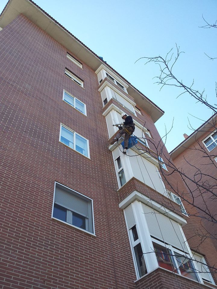 Trabajos verticales: Servicios de ACS Reformas y Multiservicios Trabajos verticales: Servicios de ACS Reformas y Multiservicios