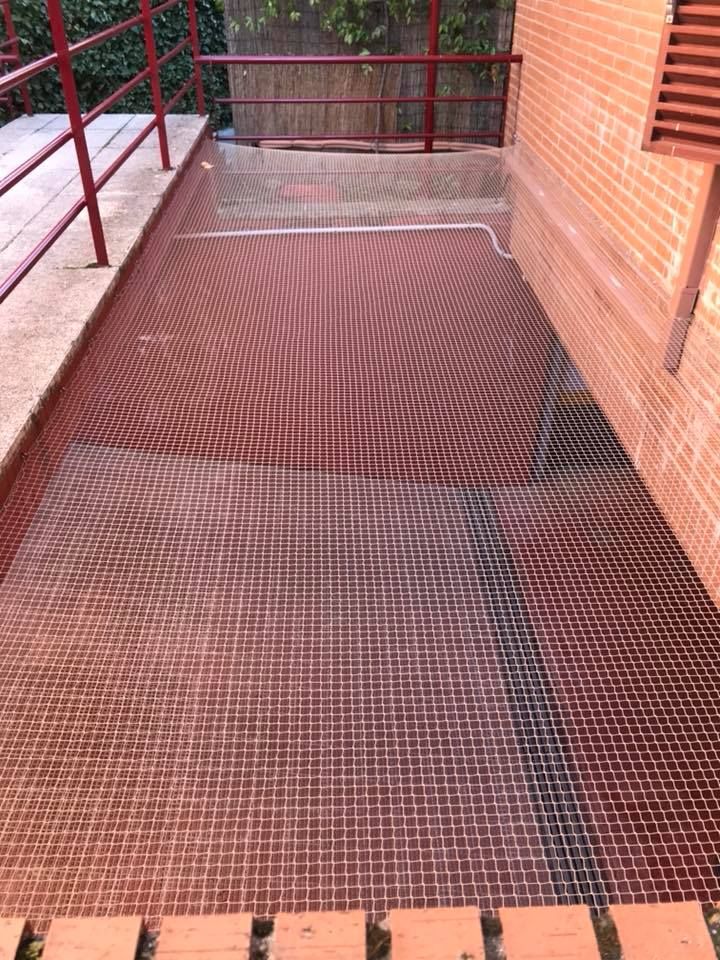 Instalación de redes y pinchos para anti-aves: Servicios de ACS Reformas y Multiservicios Instalación de redes y pinchos para anti-aves: Servicios de ACS Reformas y Multiservicios