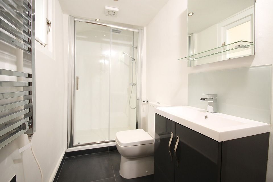 Cambio de bañera por plato de ducha: Servicios de Sanitarios Fernández Cambio de bañera por plato de ducha: Servicios de Sanitarios Fernández