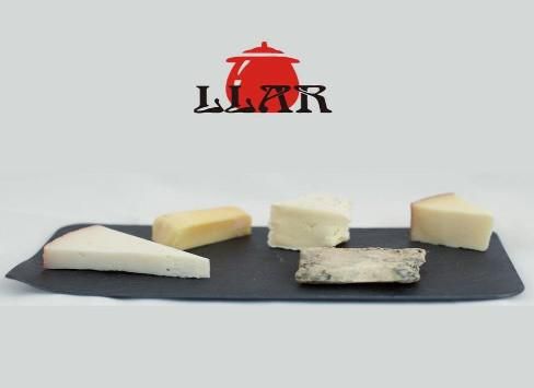 Tabla de quesos asturianos: Nuestros productos de LLAR Tabla de quesos asturianos: Nuestros productos de LLAR