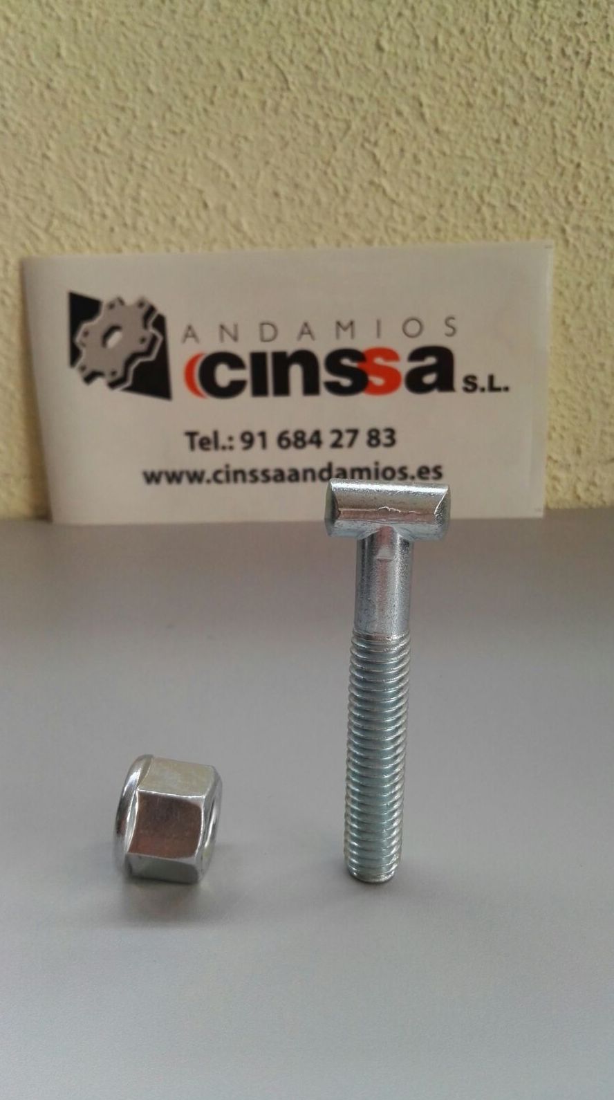 Tornillo de 12 L=9 tuerca 12 exterior 20 mm Tornillo de 12 L=9 tuerca 12 exterior 20 mm