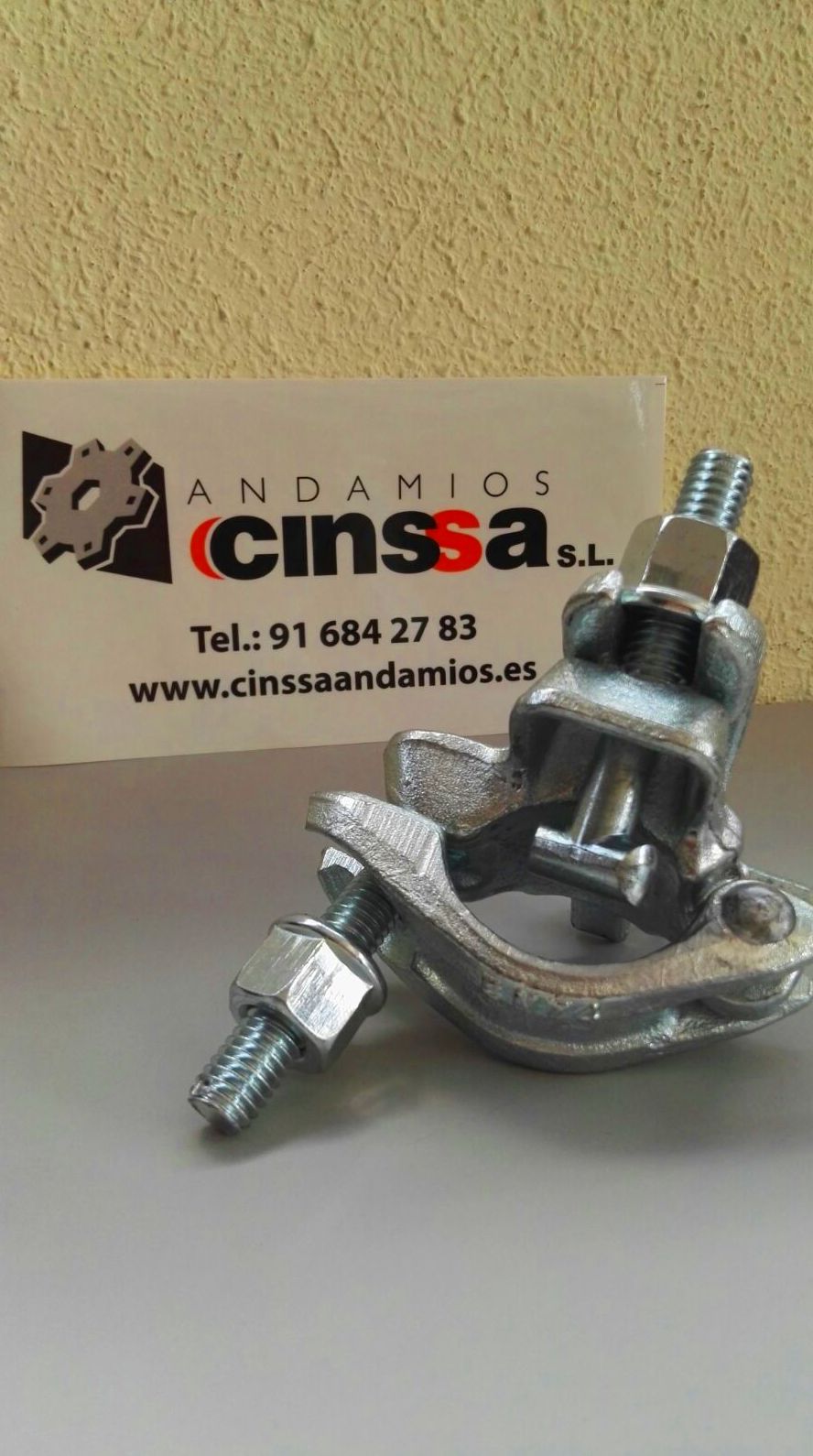 Abrazadera fija (grapa) de diametro 0,48 22 mm galvanizada. Abrazadera fija (grapa) de diametro 0,48 22 mm galvanizada.