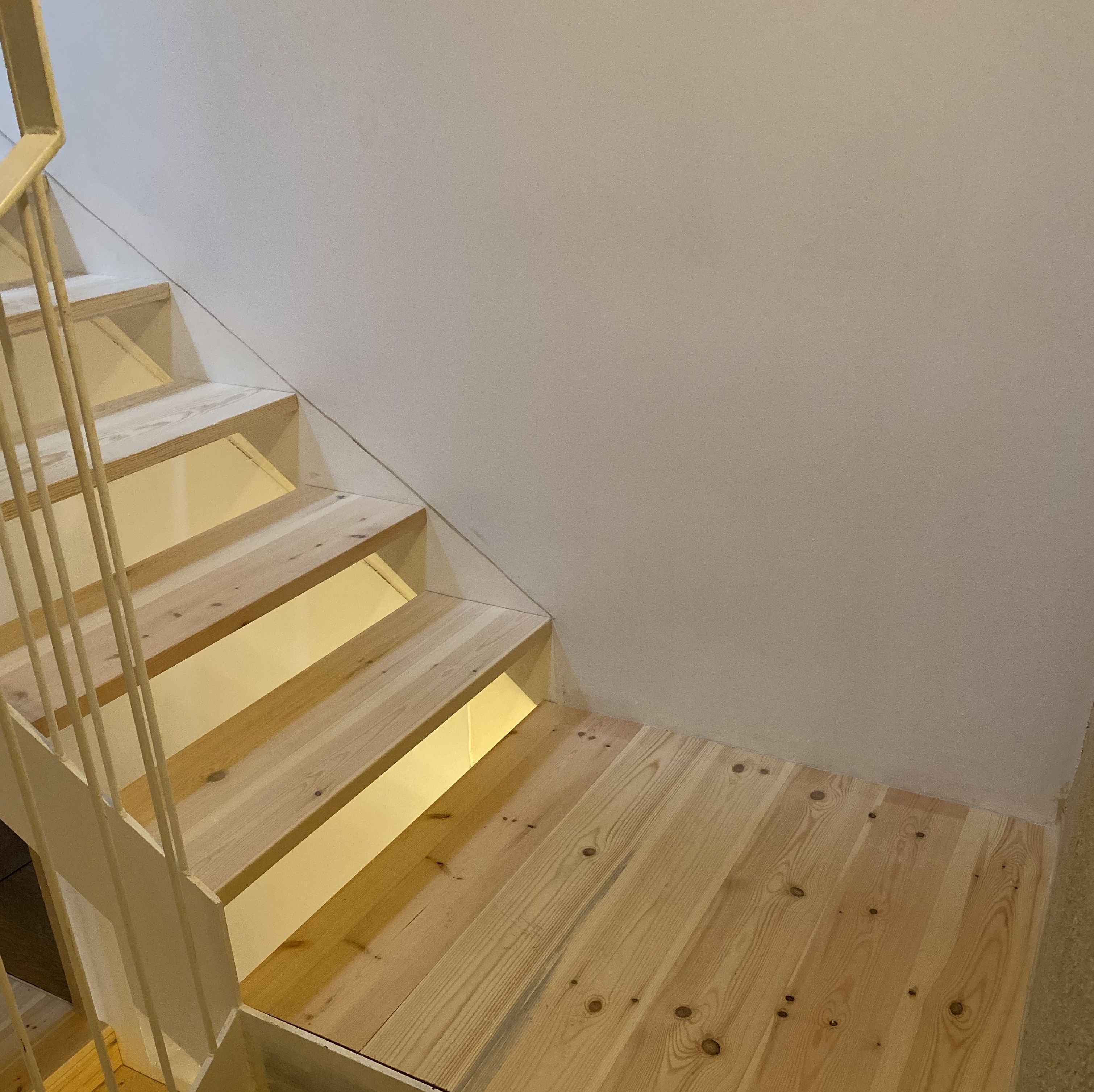 Segunda fotografía, de escalera terminada. Segunda fotografía, de escalera terminada.