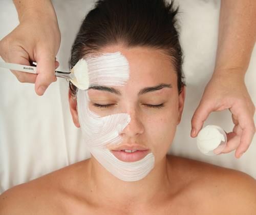 Limpieza de cutis: Tratamientos de Estética y Aparatología Ángela Bou Limpieza de cutis: Tratamientos de Estética y Aparatología Ángela Bou