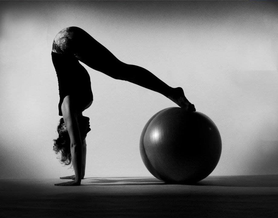 Pilates: Tratamientos de Estética y Aparatología Ángela Bou Pilates: Tratamientos de Estética y Aparatología Ángela Bou