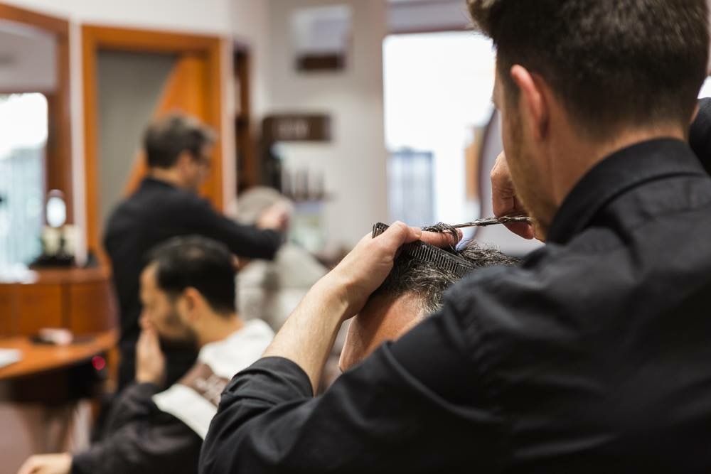 Corte de pelo con lavado y masaje: Servicios de J. Ràfols Perruquers Corte de pelo con lavado y masaje: Servicios de J. Ràfols Perruquers