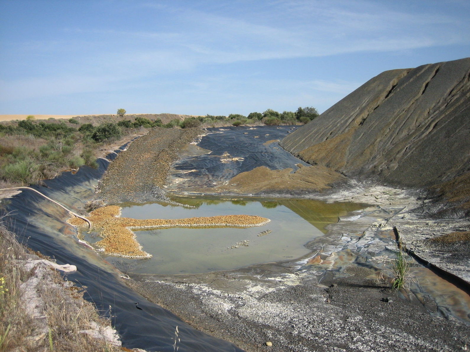 Lixiviados de escombreras en minería del Uranio (Salamanca) Lixiviados de escombreras en minería del Uranio (Salamanca)