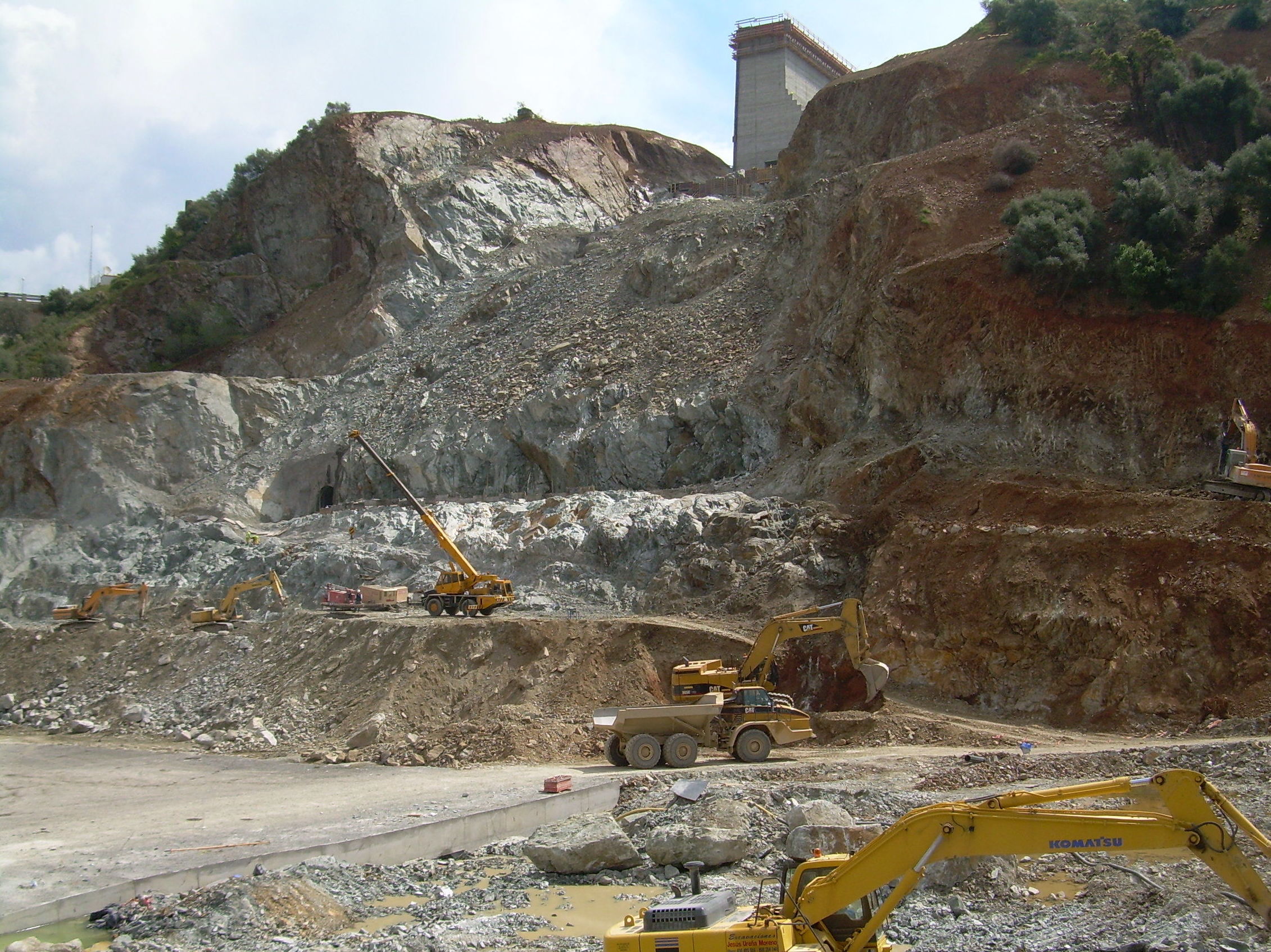 Estudio geológico de la cimentación de la presa La Breña II (Córdoba) Estudio geológico de la cimentación de la presa La Breña II (Córdoba)