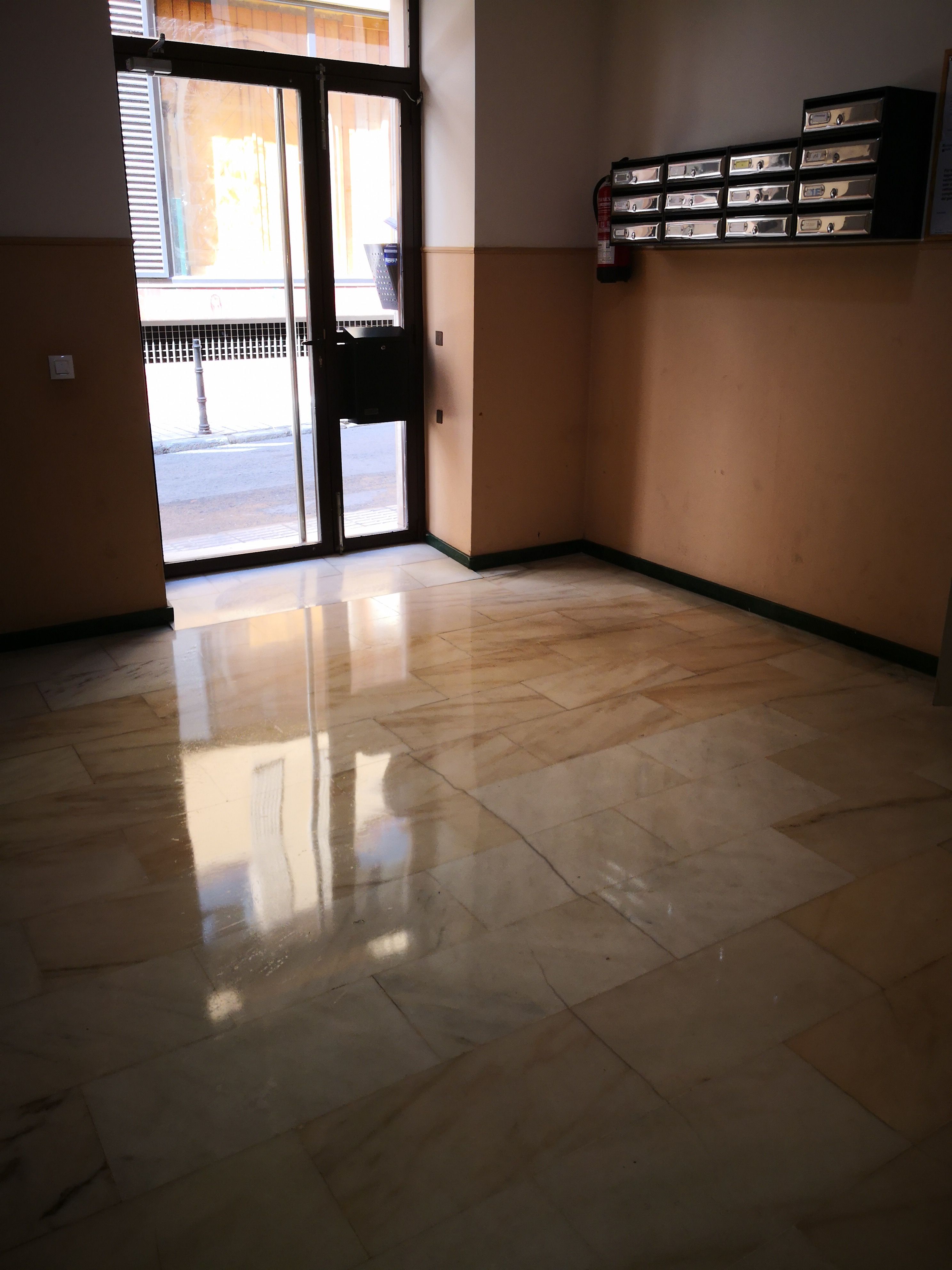 Limpieza de comunidades de vecinos, hogar, oficinas, locales, garajes, etc: Servicios de Limpiezas Hadassa Limpieza de comunidades de vecinos, hogar, oficinas, locales, garajes, etc: Servicios de Limpiezas Hadassa