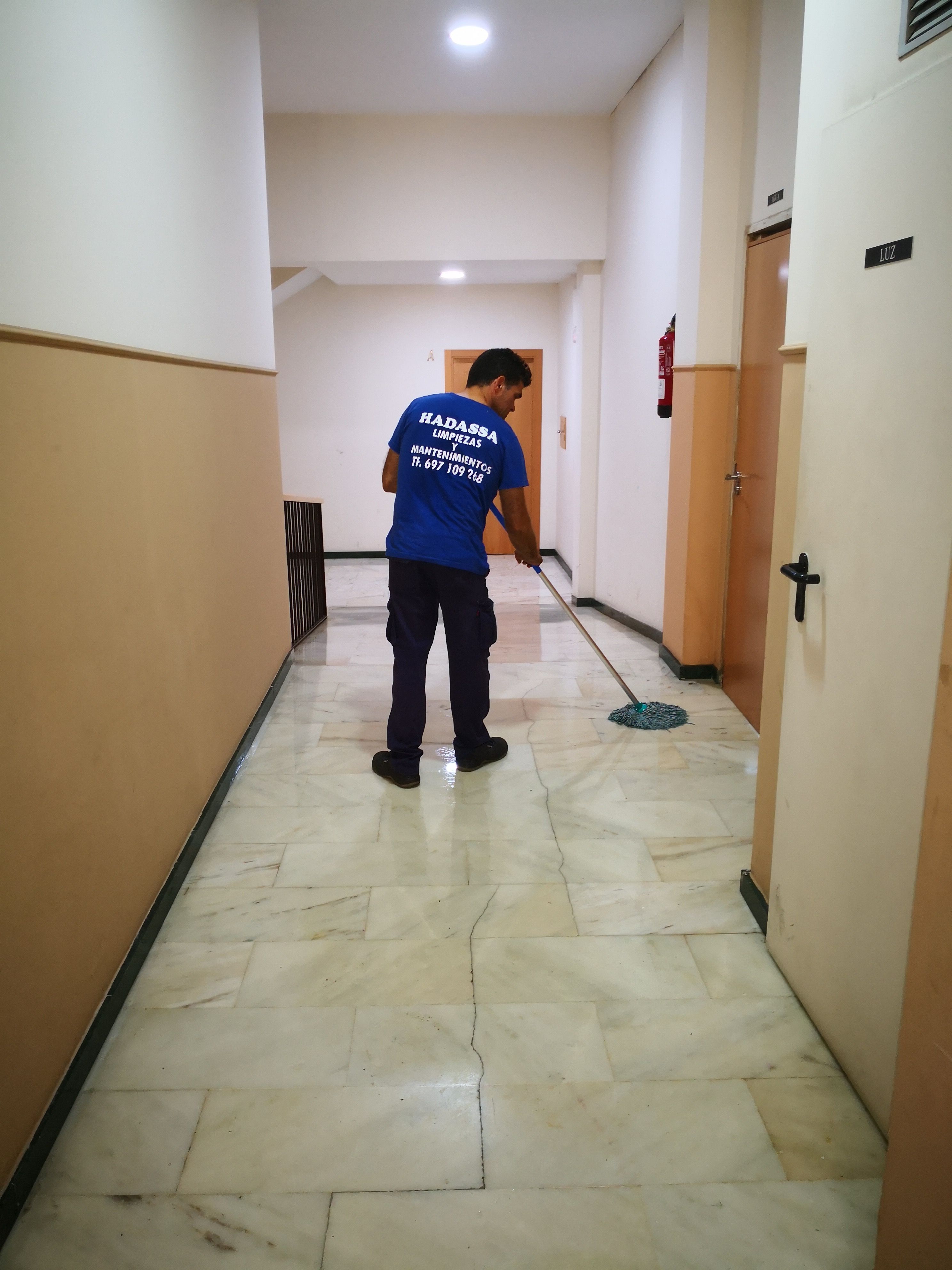 Limpieza de comunidades de vecinos, hogar, oficinas, locales, garajes, etc: Servicios de Limpiezas Hadassa Limpieza de comunidades de vecinos, hogar, oficinas, locales, garajes, etc: Servicios de Limpiezas Hadassa