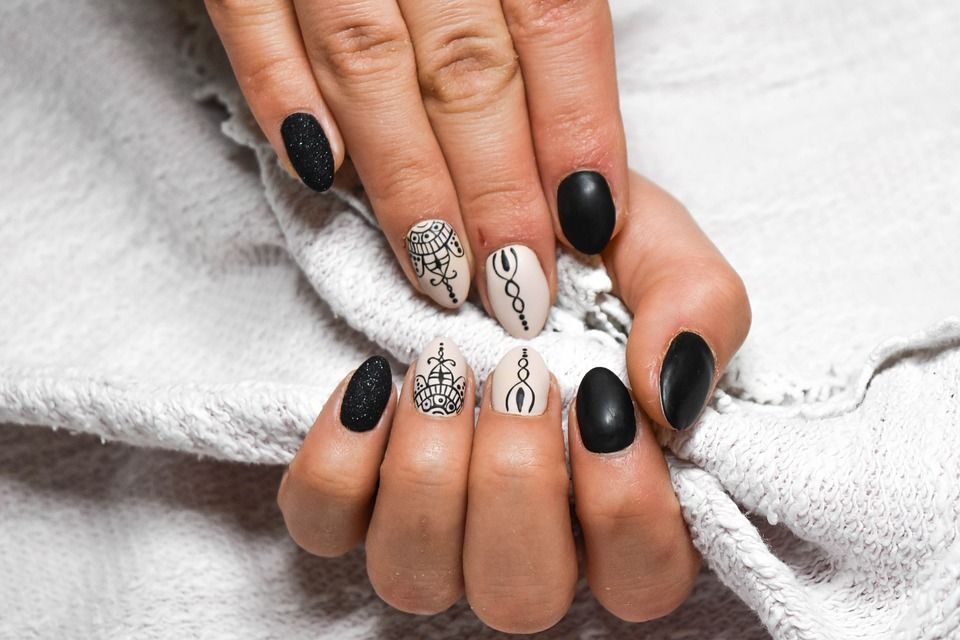 Uñas de gel y permanentes: Servicios de Afro Tina Granada Uñas de gel y permanentes: Servicios de Afro Tina Granada