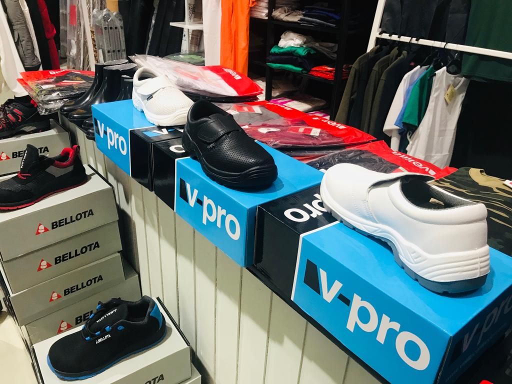 Ropa y calzado laboral: Servicios de Pinturas Ortiz Ropa y calzado laboral: Servicios de Pinturas Ortiz