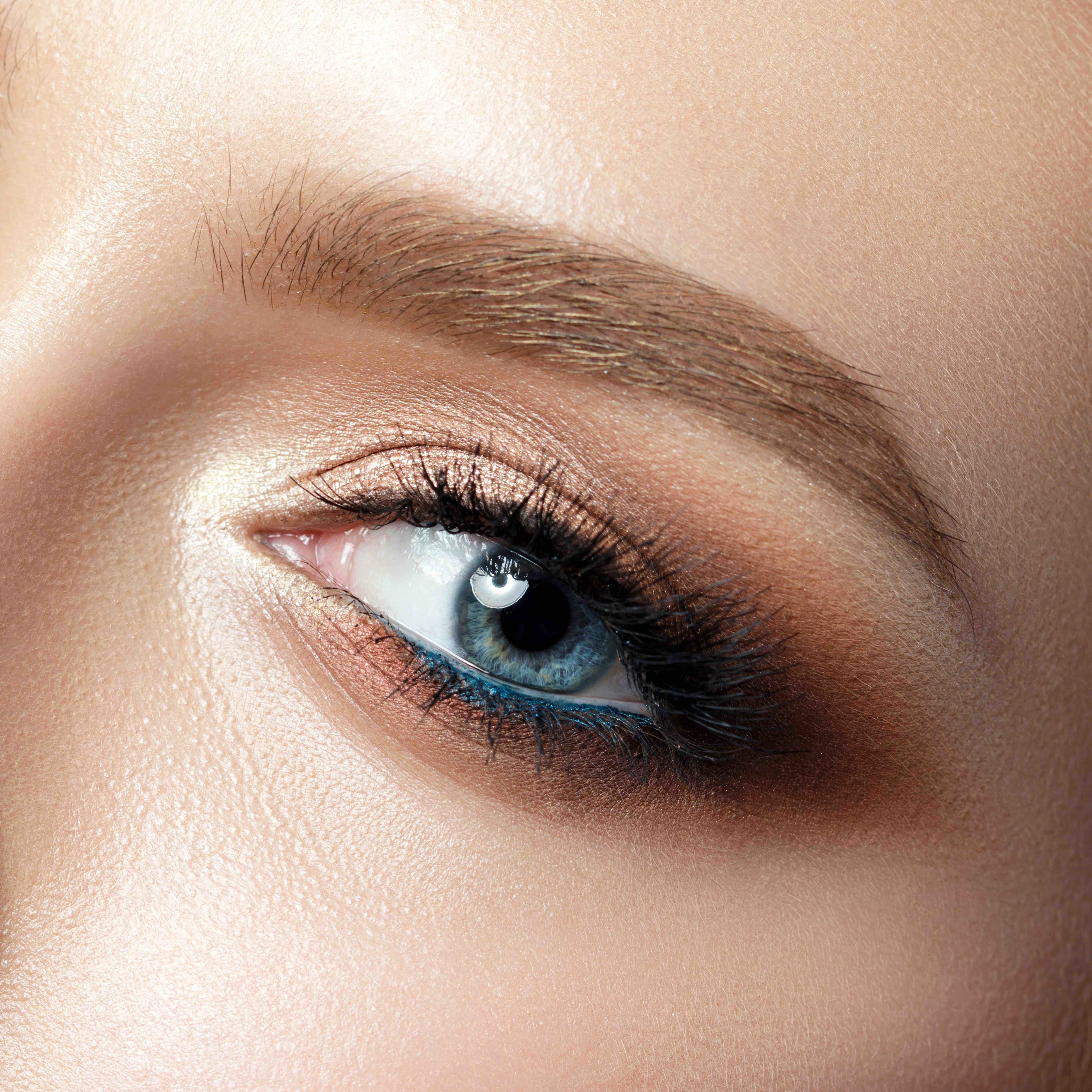 Depilación de cejas con hilo Sonia Atanes: Servicios de peluquería de Sonia Atanes Depilación de cejas con hilo Sonia Atanes: Servicios de peluquería de Sonia Atanes