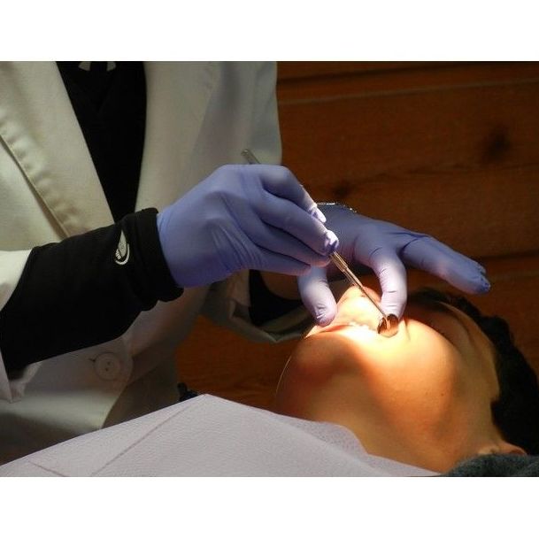 Implantología y cirugía oral: Tratamientos de Dential