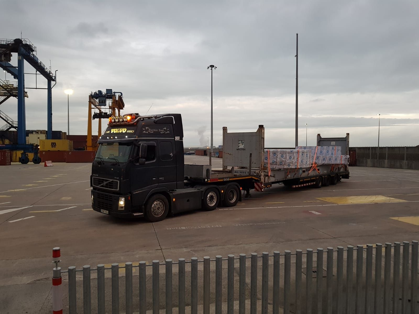 Plataformas extensibles porta-contenedores: Servicios de Transportes Biotrans Garraioak Plataformas extensibles porta-contenedores: Servicios de Transportes Biotrans Garraioak