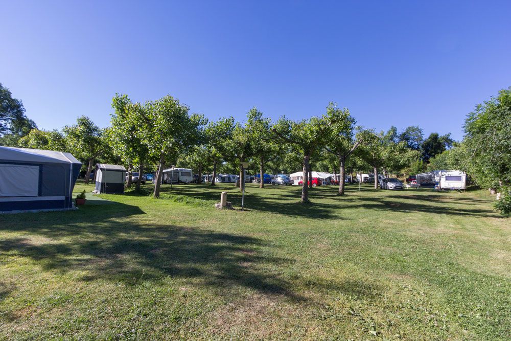 Parcelas: Nuestros alojamientos de Camping Laspaúles Parcelas: Nuestros alojamientos de Camping Laspaúles