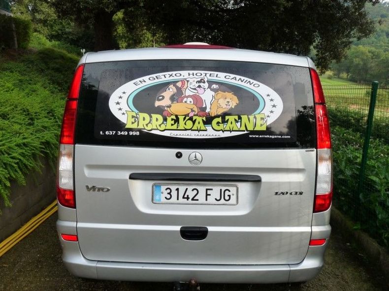 Servicio a domicilio: Servicios de Errekagane Residencia Canina Servicio a domicilio: Servicios de Errekagane Residencia Canina