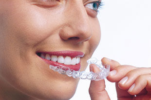 Invisalign: Tratamientos y Aparatos de Dra. Amaia Goena Invisalign: Tratamientos y Aparatos de Dra. Amaia Goena