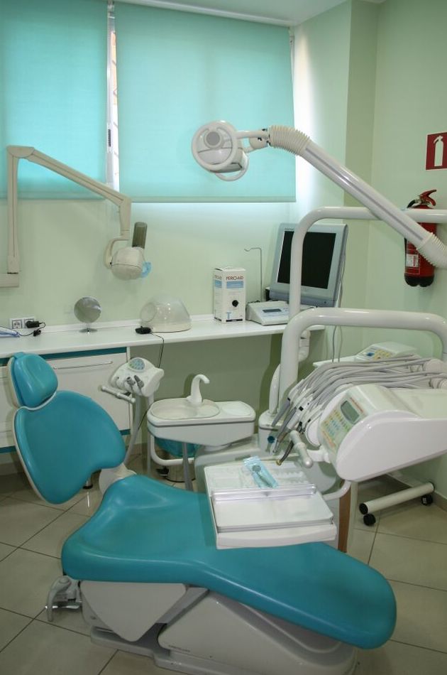 Blanqueamiento Dental: Especialidades de Clínicas Dental Máster RJ Alamillo Blanqueamiento Dental: Especialidades de Clínicas Dental Máster RJ Alamillo