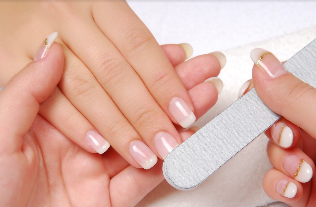 Manicura tradicional: Tratamientos de Pies y Manos Manicura tradicional: Tratamientos de Pies y Manos