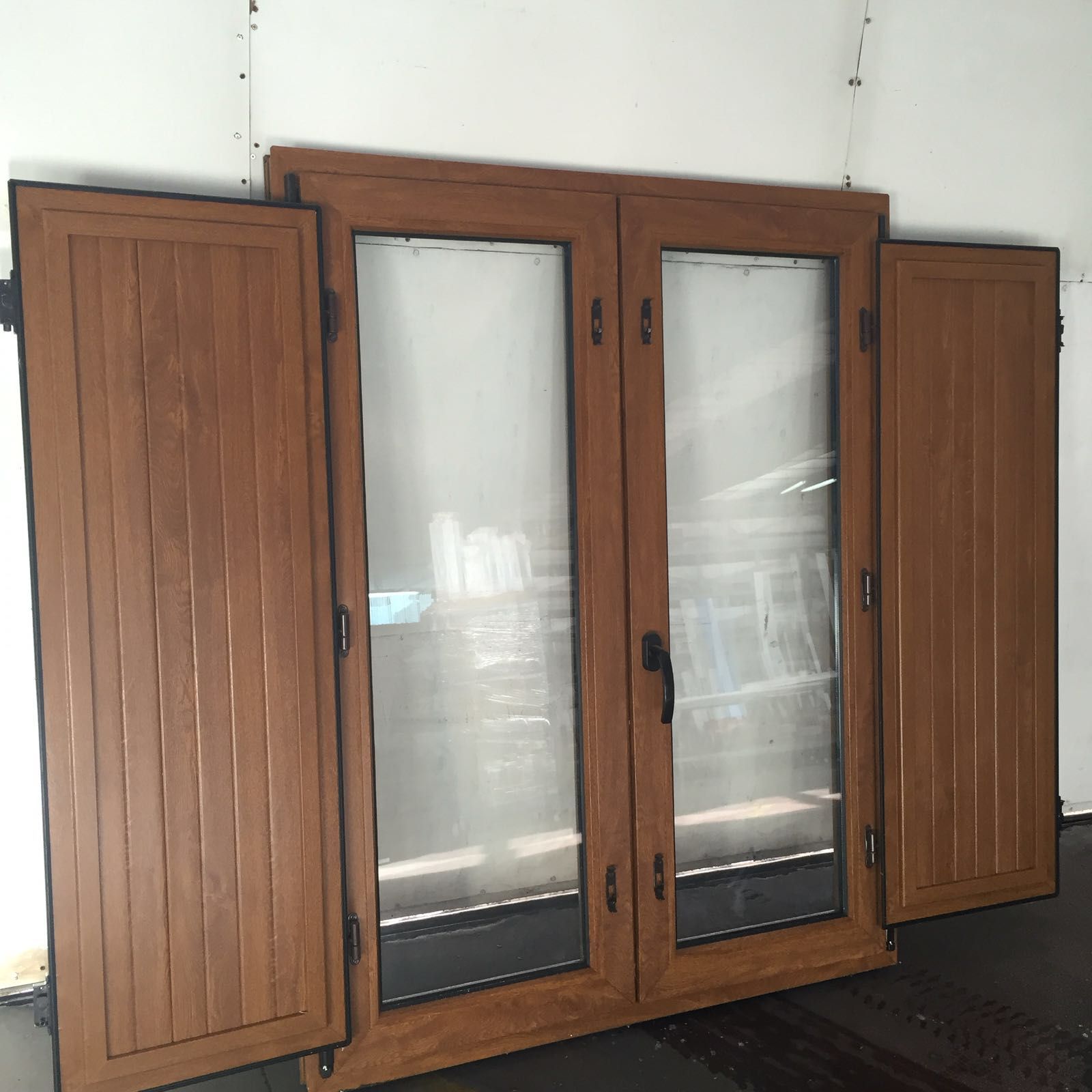 Contraventanas: Productos de Lavín Decoraciones y Montajes, S.L. Contraventanas: Productos de Lavín Decoraciones y Montajes, S.L.