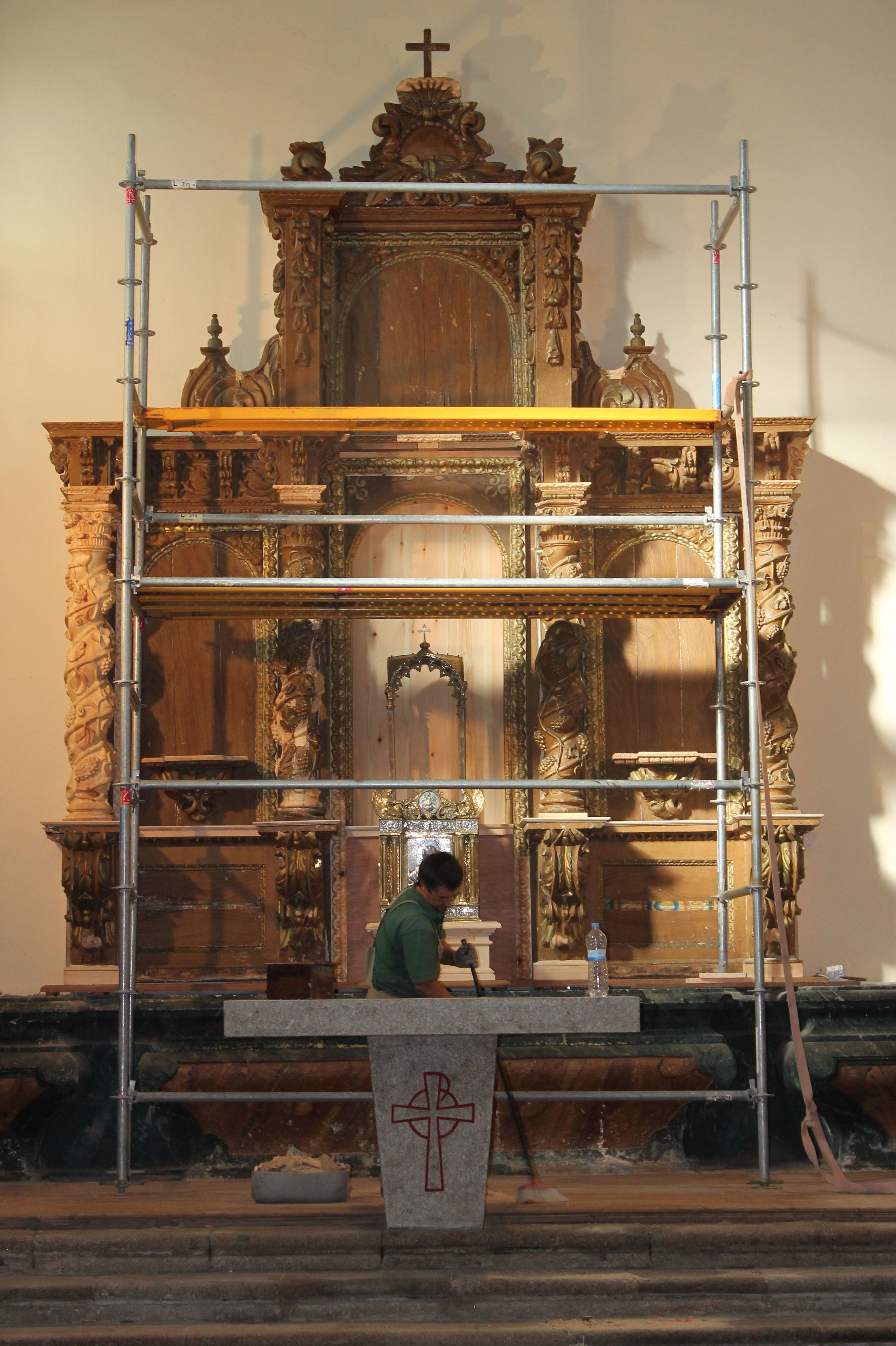 Andamiaje para la restauración de retablo