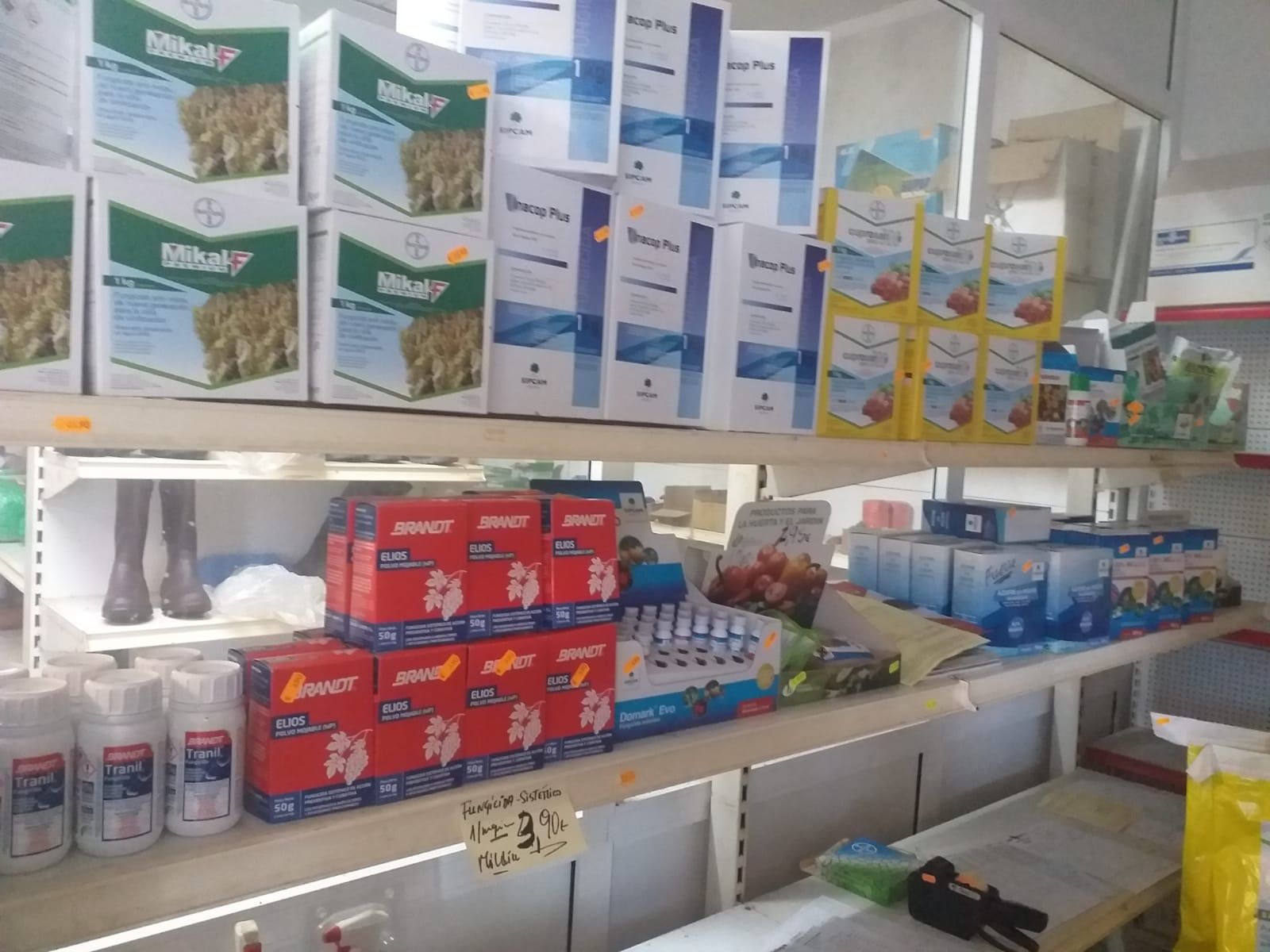 Venta de productos fitosanitarios: Servicios de Supermercado Vilarchao Venta de productos fitosanitarios: Servicios de Supermercado Vilarchao
