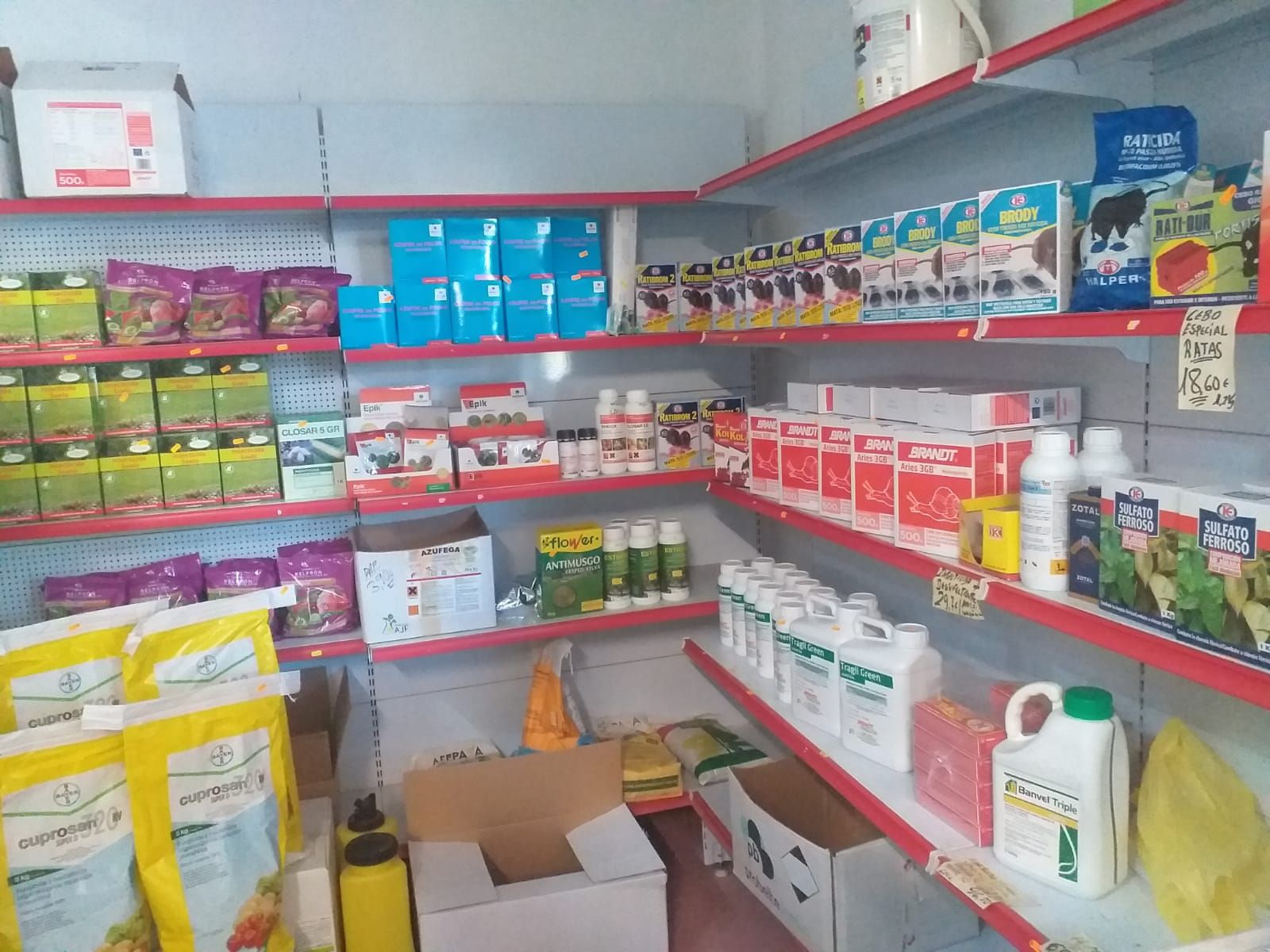 Venta de productos fitosanitarios: Servicios de Supermercado Vilarchao Venta de productos fitosanitarios: Servicios de Supermercado Vilarchao