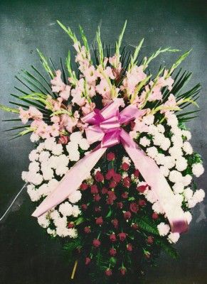 Coronas y cruces funerarias: Servicios de Floristería Abolengo Coronas y cruces funerarias: Servicios de Floristería Abolengo