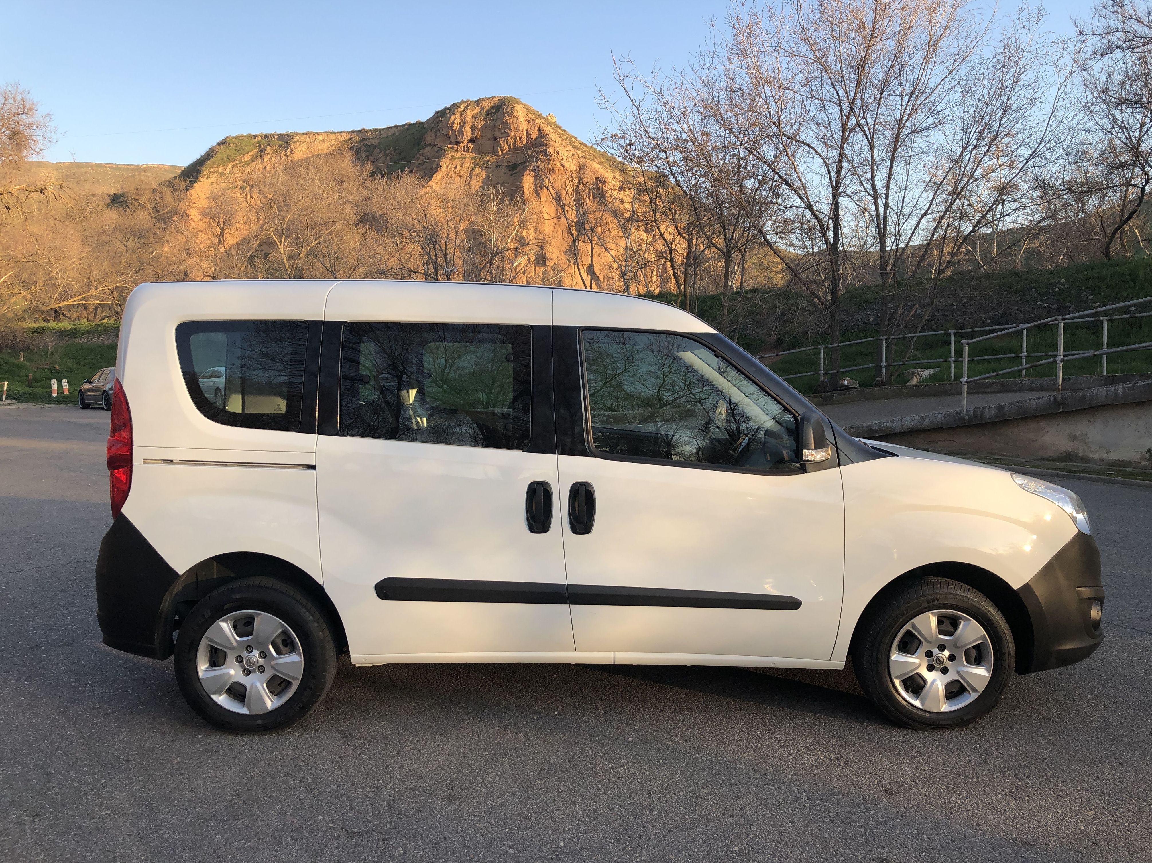 Opel Combo 1.3 CDTI 90 cv Expression: de M&C Cars Opel Combo 1.3 CDTI 90 cv Expression: de M&C Cars
