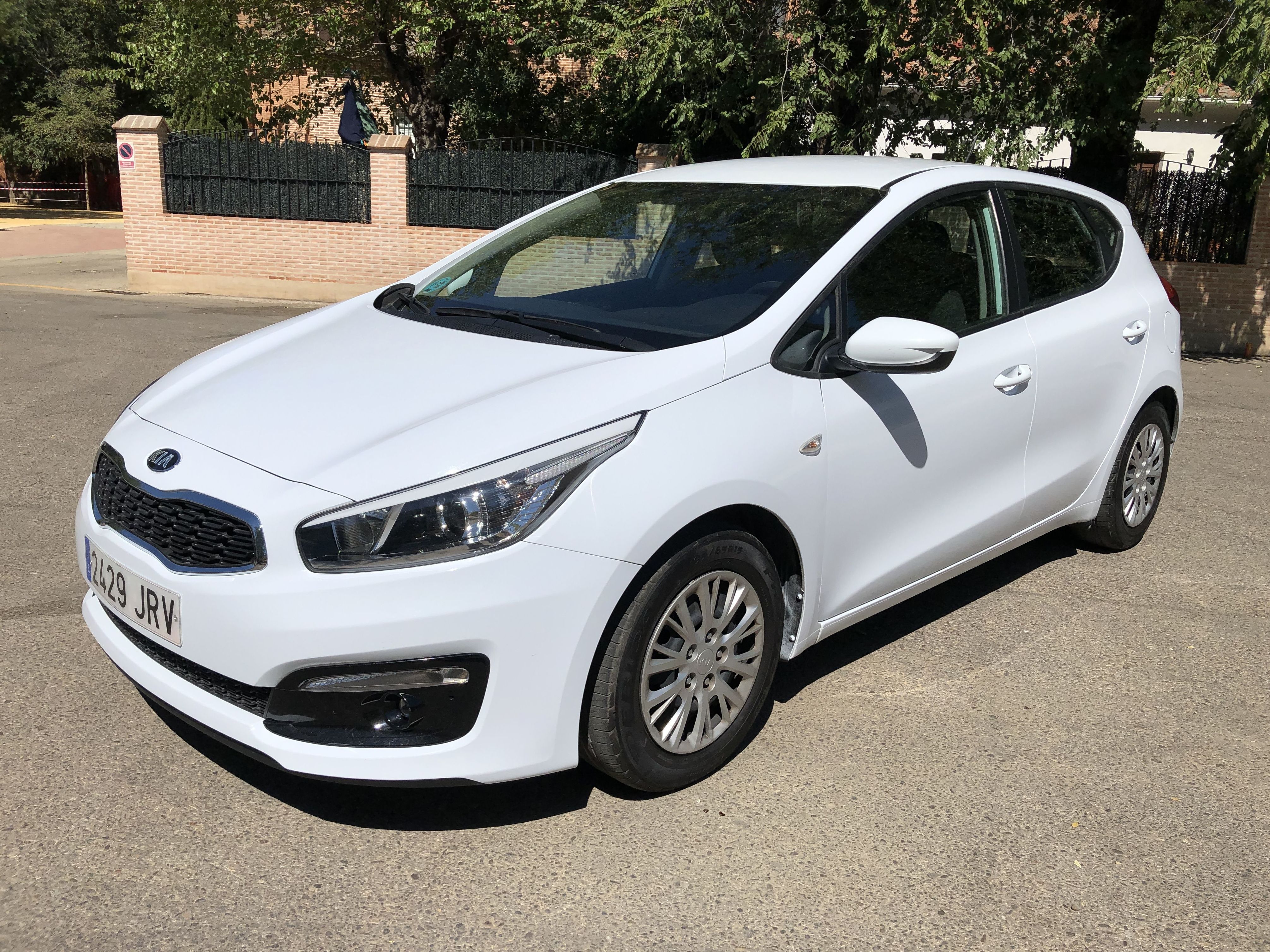 Kia Ceed 1.4 CRDI 90 cv Concept: de M&C Cars Kia Ceed 1.4 CRDI 90 cv Concept: de M&C Cars