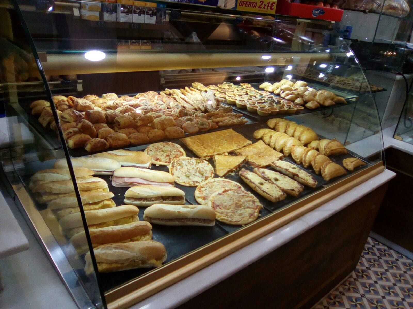 Salados: Servicios de Forn Pastisseria Tonet i Roseta Salados: Servicios de Forn Pastisseria Tonet i Roseta