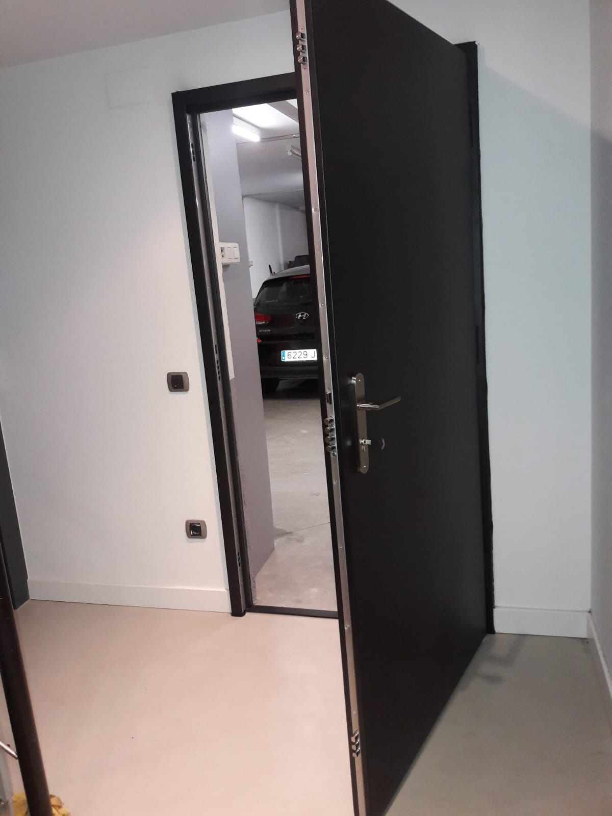 Puertas blindadas y de seguridad: Servicios de Construcciones Metálicas Metalvil Puertas blindadas y de seguridad: Servicios de Construcciones Metálicas Metalvil