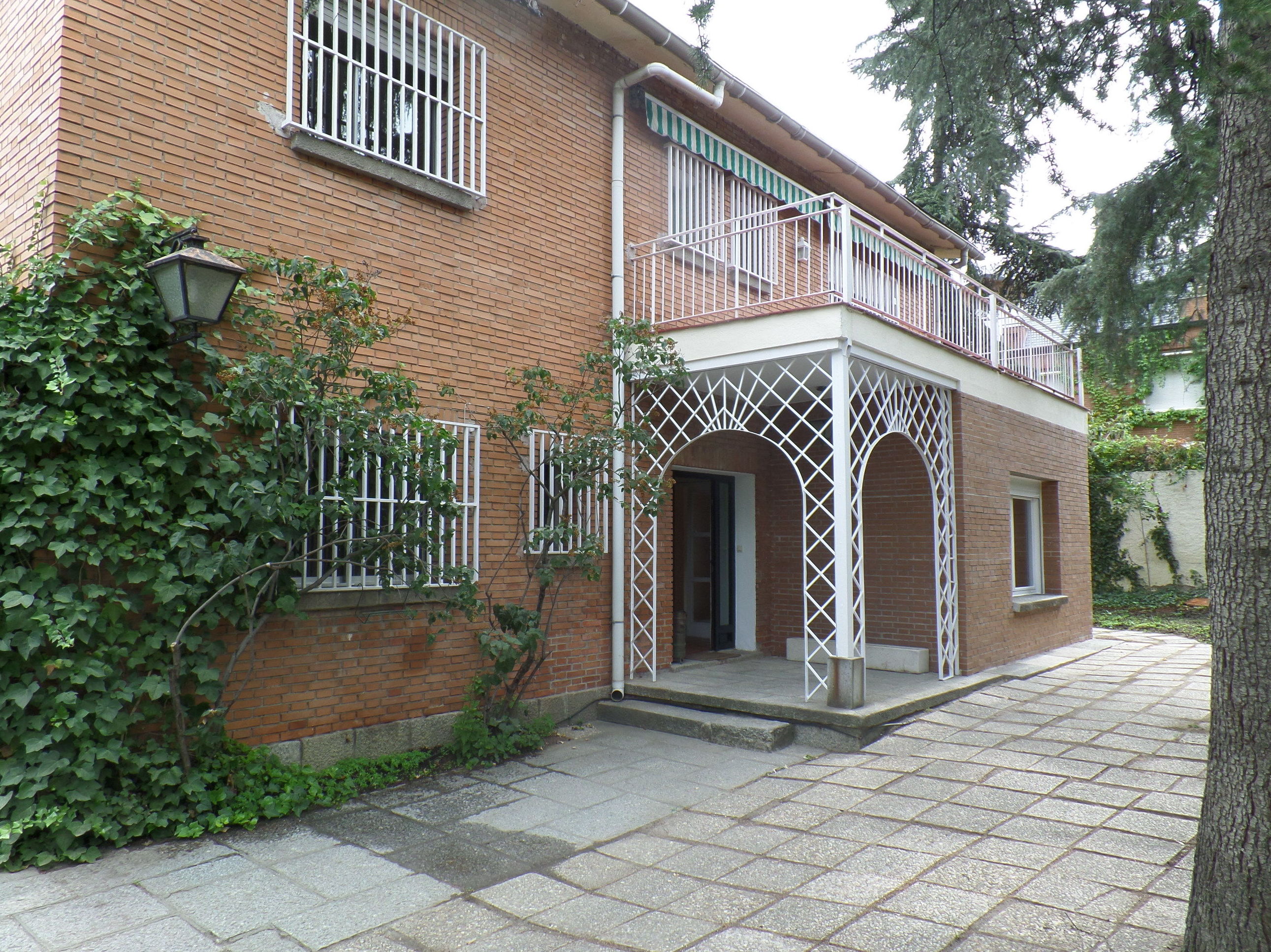 Chalet independiente zona Arturo Soria.Ref:000135: Inmuebles de S. P. Internacionales Chalet independiente zona Arturo Soria.Ref:000135: Inmuebles de S. P. Internacionales
