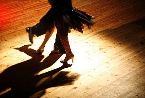 Clases de baile de salón: Nuestras Clases de Bailes de Salón Daniel Sáez Clases de baile de salón: Nuestras Clases de Bailes de Salón Daniel Sáez