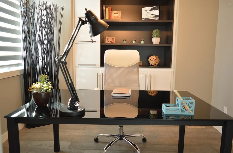 Crea tu despacho en casa: Carpintería a medida de Carpintería Personalizada Crea tu despacho en casa: Carpintería a medida de Carpintería Personalizada