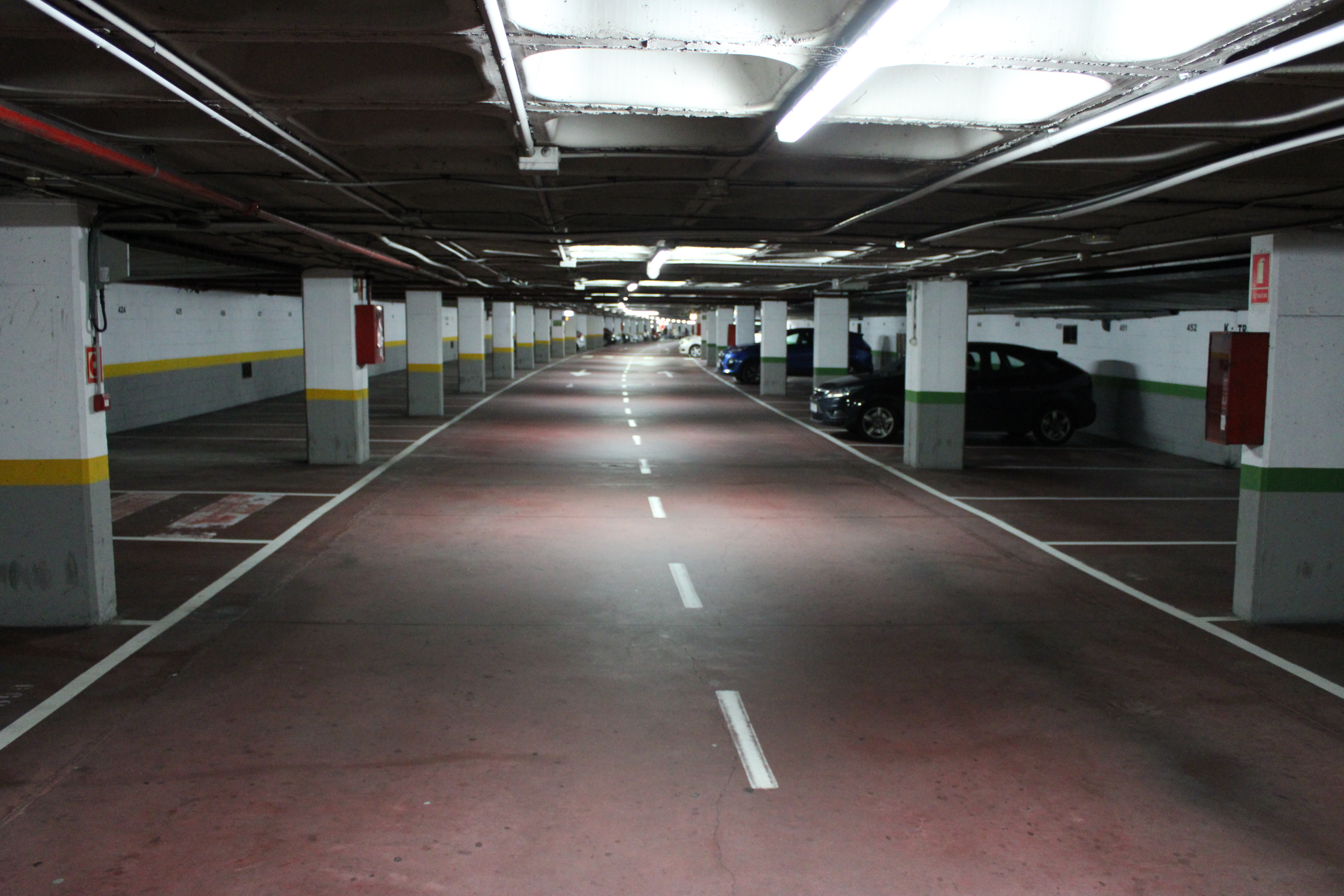 Parking espacioso Parking espacioso