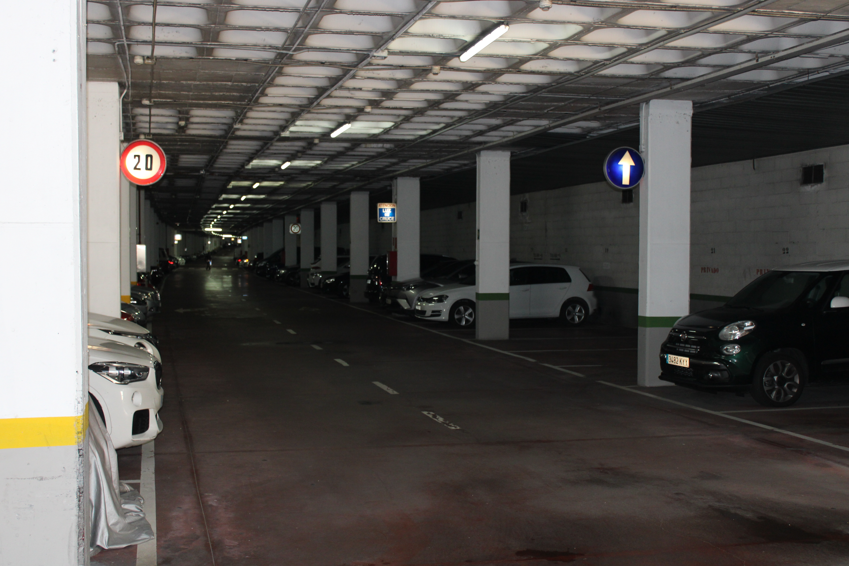 Parking espacioso Parking espacioso