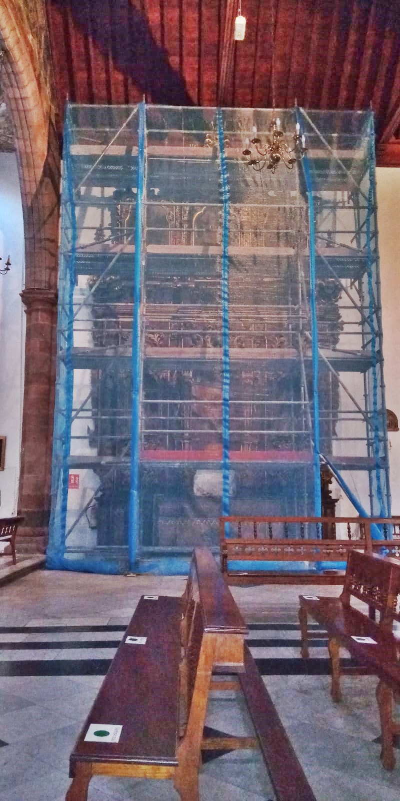 Andamio tubular para restauración de retablo. Interior iglesia San Francisco. Santa cruz de Tenerife.