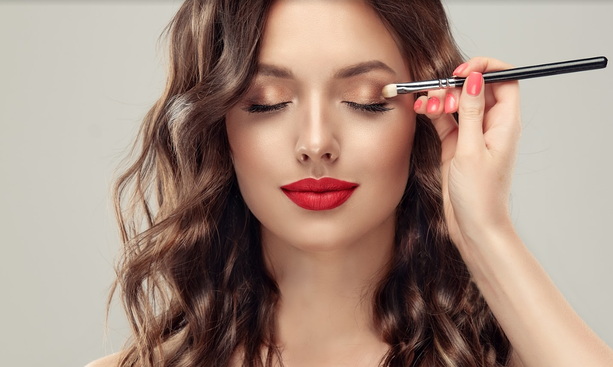 Maquillaje y belleza manos y pies: Servicios de Salón de Peluquería y Estética Iraga Maquillaje y belleza manos y pies: Servicios de Salón de Peluquería y Estética Iraga
