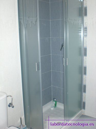 Mamparas de baño: Carpintería de aluminio de Laborda Tecnología del Aluminio, S.L. Mamparas de baño: Carpintería de aluminio de Laborda Tecnología del Aluminio, S.L.