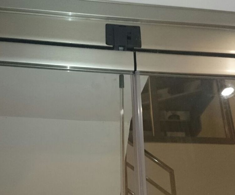 Detalle de cerramiento sin perfil en Zaragoza