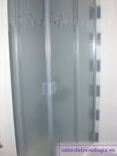 Mamparas de baño: Carpintería de aluminio de Laborda Tecnología del Aluminio, S.L. Mamparas de baño: Carpintería de aluminio de Laborda Tecnología del Aluminio, S.L.
