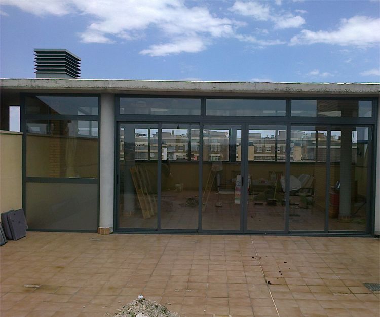 Cerramiento de locales comerciales en Zaragoza